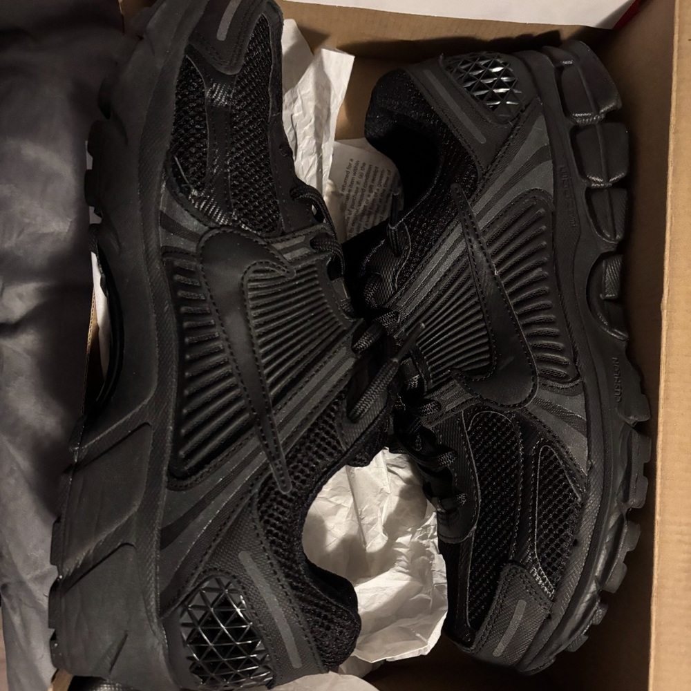 Nike Men's Black Athletic Shoes